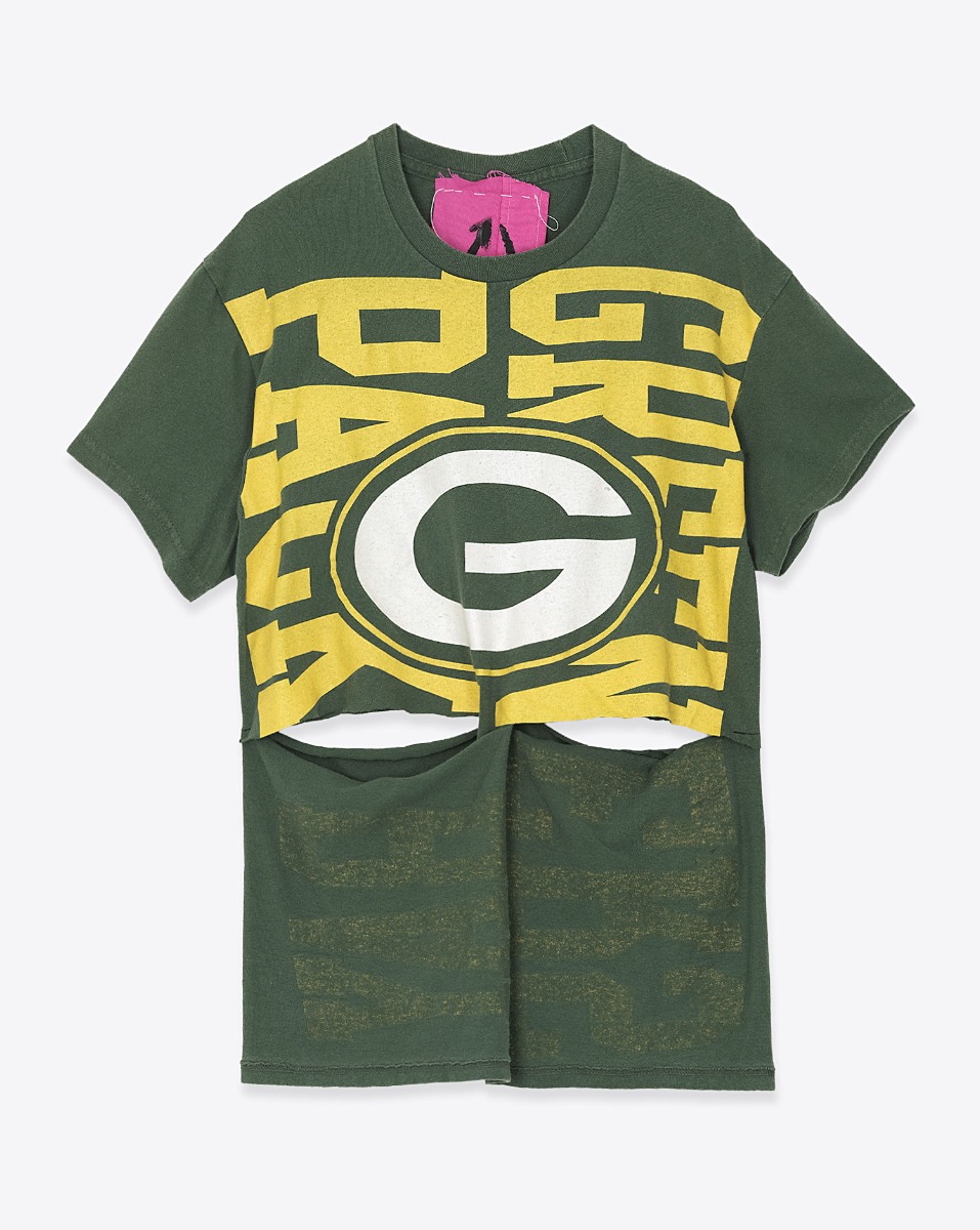 Tee-shirt manches courtes r&eacute;versible Upcycling Yekaterina Ivankova en coton vert s&eacute;rigraphie jaune et blanche. Vue de face.