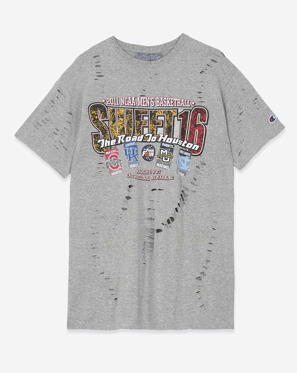 Tee-shirt Champion manches courtes Upcycling customis&eacute; par Yekaterina Ivankova en coton gris chin&eacute; et s&eacute;rigraphie multicolore devant.