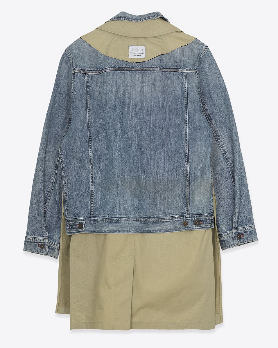 Trench Upcycling Yekaterina Ivankova en denim bleu et toile beige fonc&eacute;. Vue de dos.