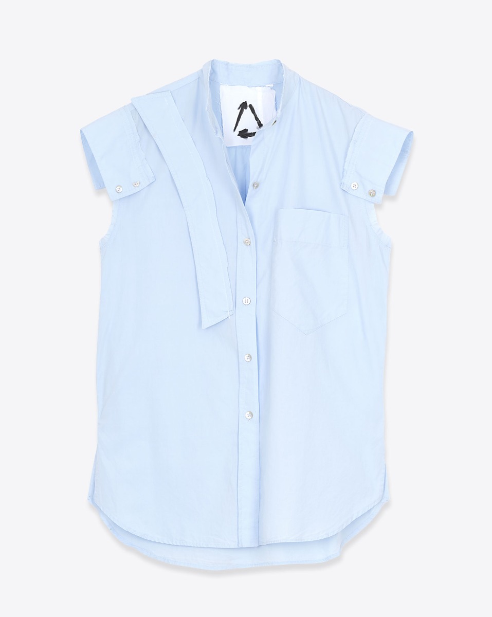 Chemise sans manches Upcycling Yekaterina Ivankova en popeline de coton bleu clair. Vue de face.