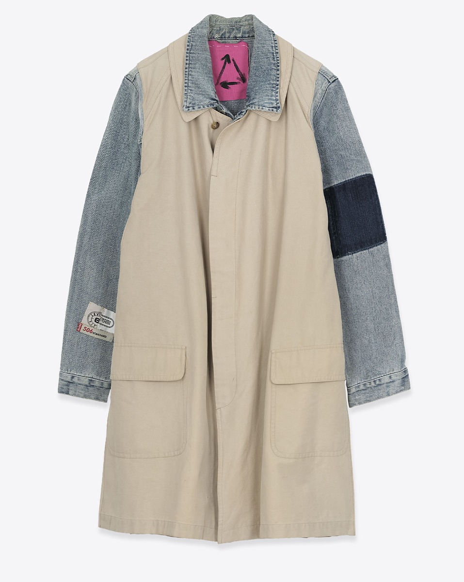 Trench Upclycling Ykaterina Ivankova en denim et toile beige. Vue de face ferm&eacute;.