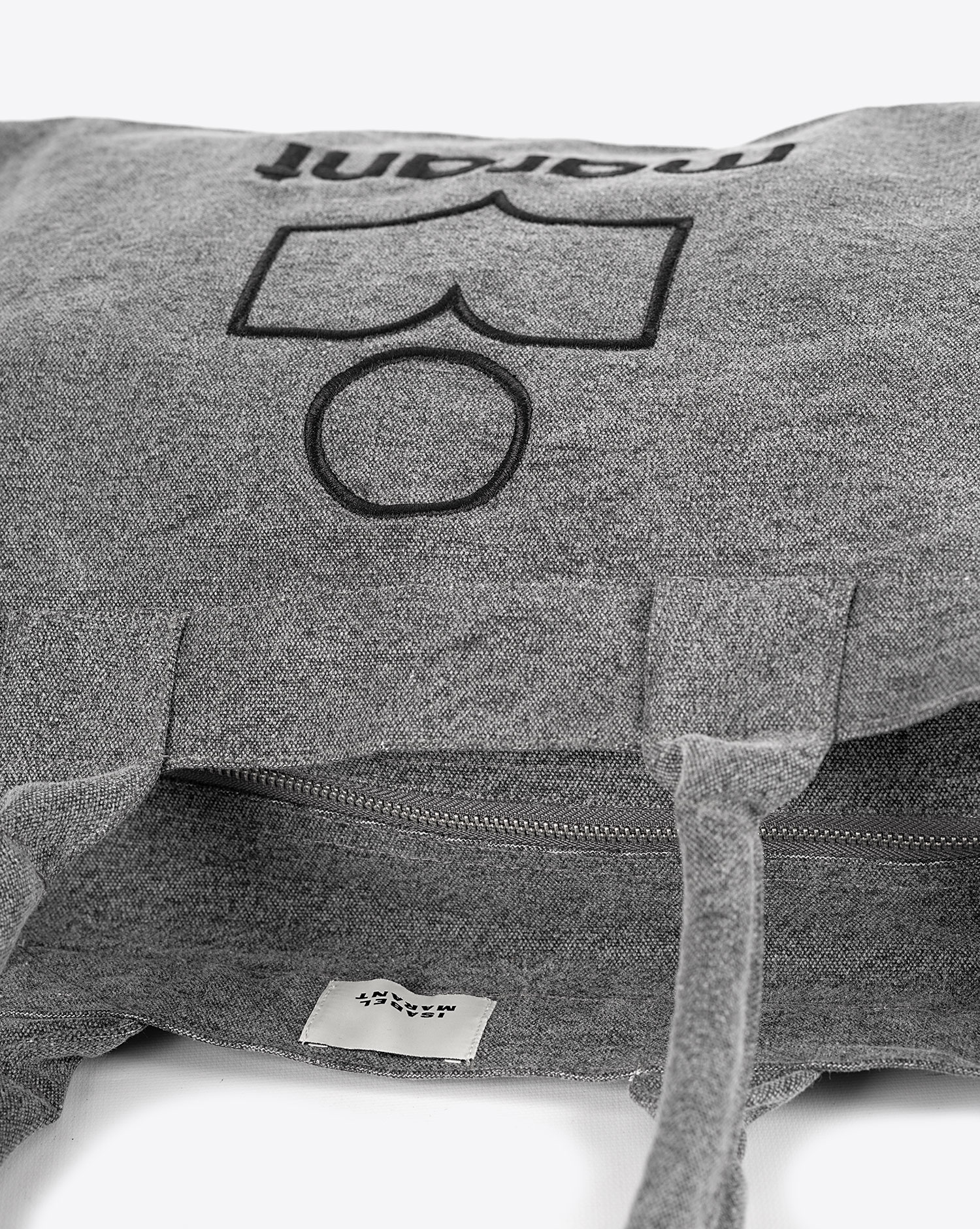 Sac cabas Yenky Isabel Marant en toile grise avec logo et zip. Détails logo. 
