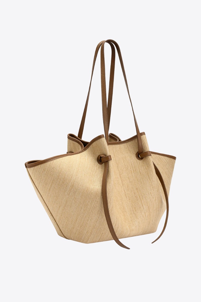 Sac panier Mochi large Yuzefi en raffia biscuit (&eacute;cru). Vue de profil.