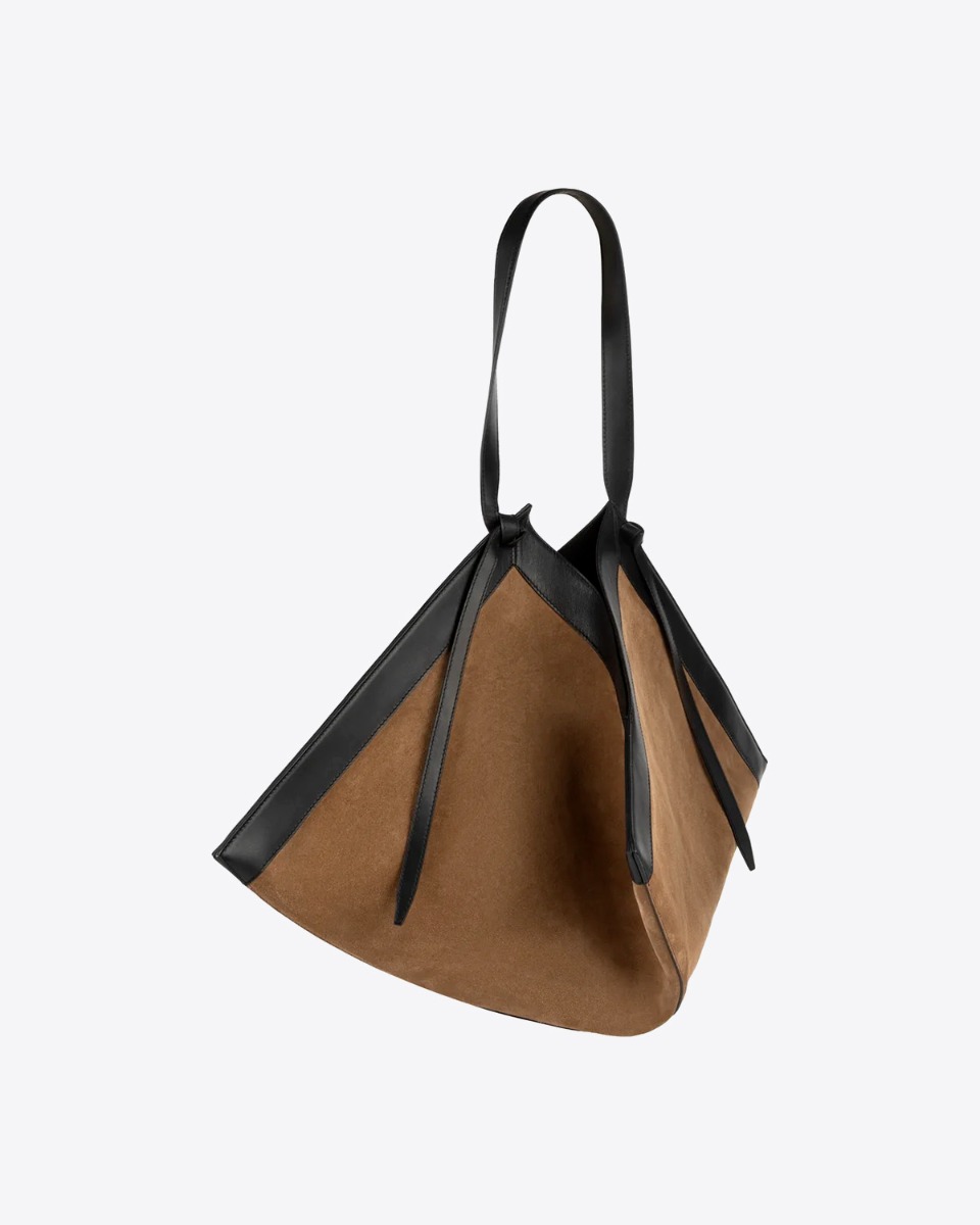Sac cabas Wonton Yuzefi en cuir su&eacute;d&eacute; cognac. Vue de profil.
