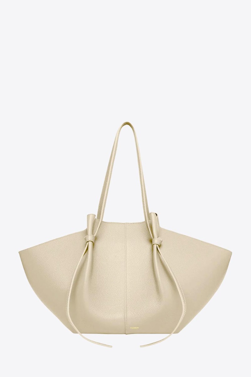 Sac cabas Mochi Yuzefi cuir grain&eacute; Angora (&eacute;cru), vue de face.