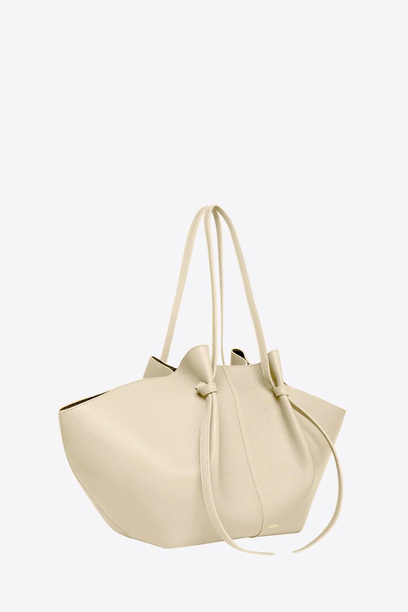 Sac cabas Mochi Yuzefi cuir grain&eacute; Angora (&eacute;cru), vue de profil.