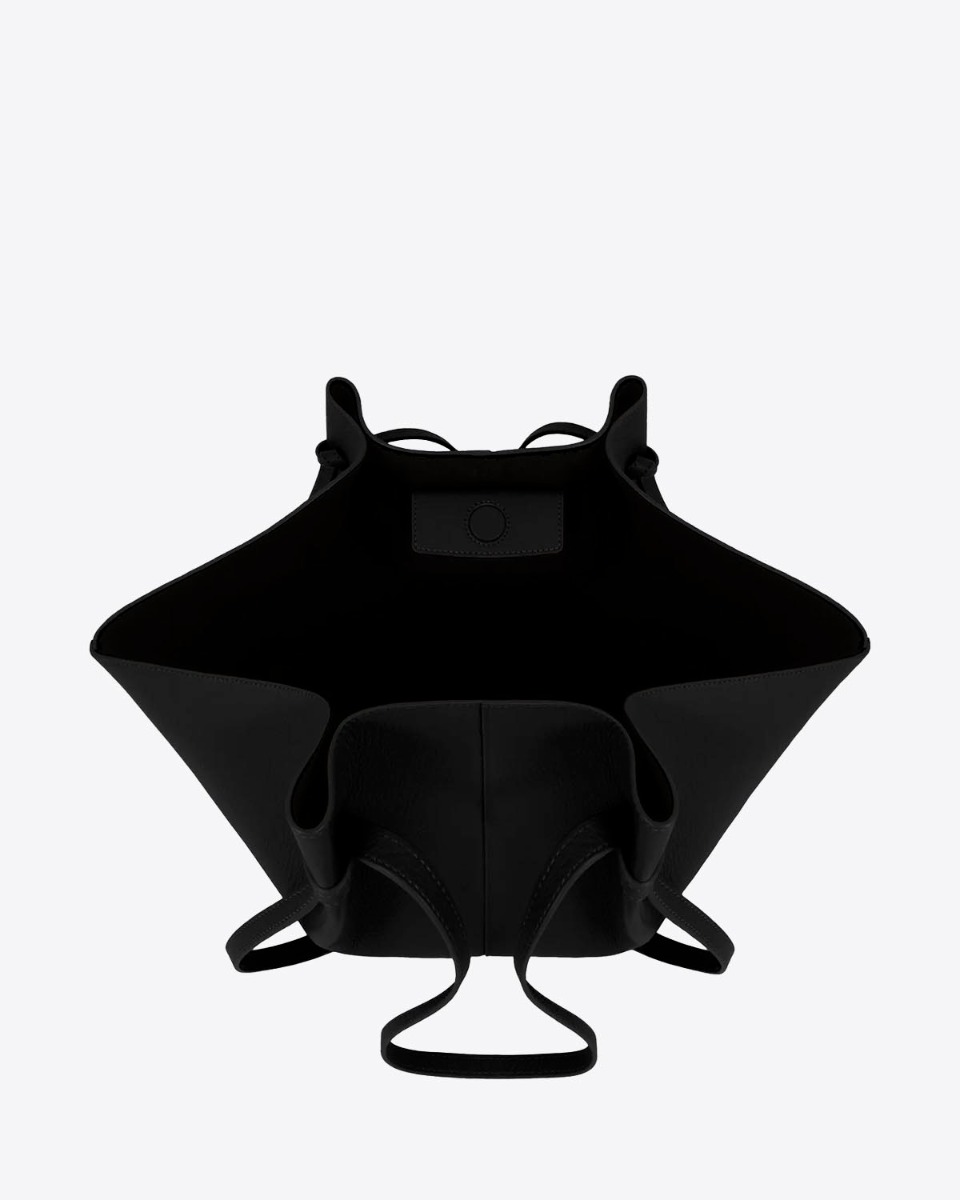 Sac cabas Mochi large Yuzefi cuir grain&eacute; noir, d&eacute;tail int&eacute;rieur.
