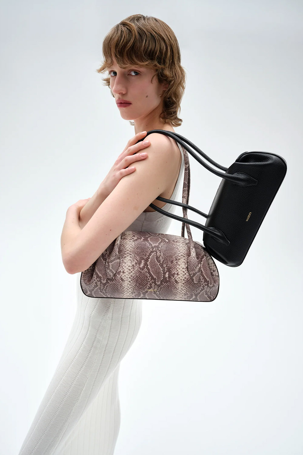 Yuzefi Sac Oyster Shoulder Mini – Cuir Grainé Noir