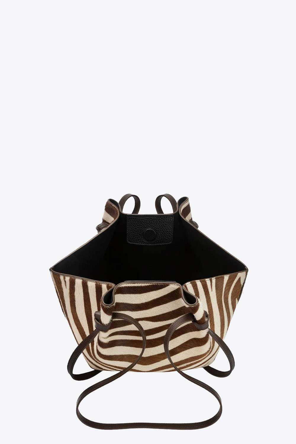 Sac Mochi Yuzefi en cuir pony Savanna imprimé zèbre marron et écru, sac porté épaule à la silhouette structurée avec anses nouées signature. Vue de l'intérieur.