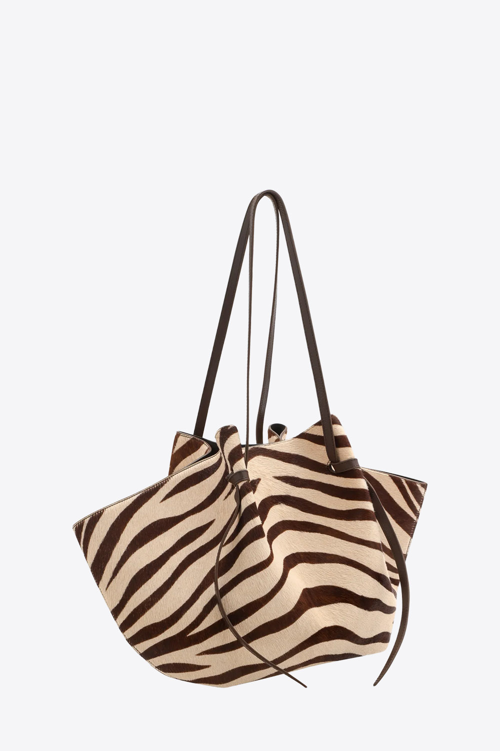 Sac cabas Mochi Large Yuzefi en cuir pony Savanna imprimé zèbre marron et écru, grand sac porté épaule à la ligne structurée et au style contemporain. Vue de profil.