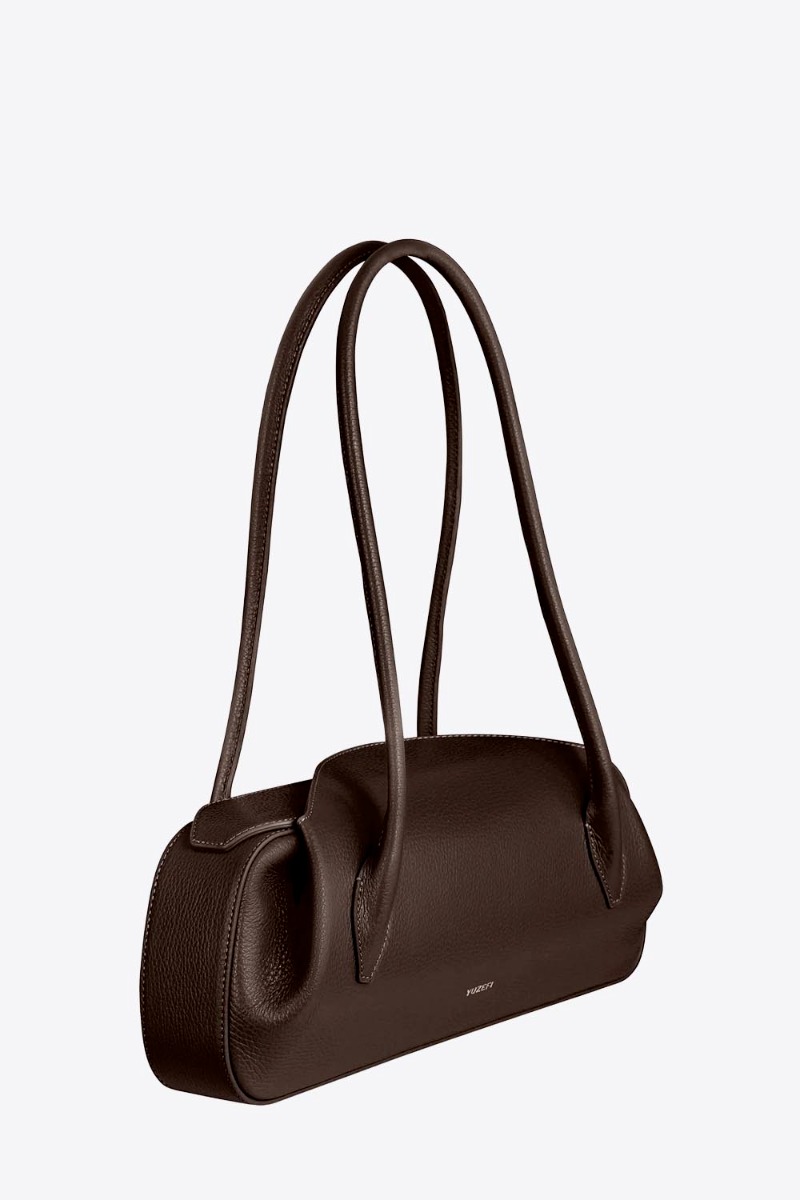 Sac baguette Oyster Yuzefi en cuir grain&eacute; Nespresso marron tr&egrave;s fonc&eacute;, vue de profil.